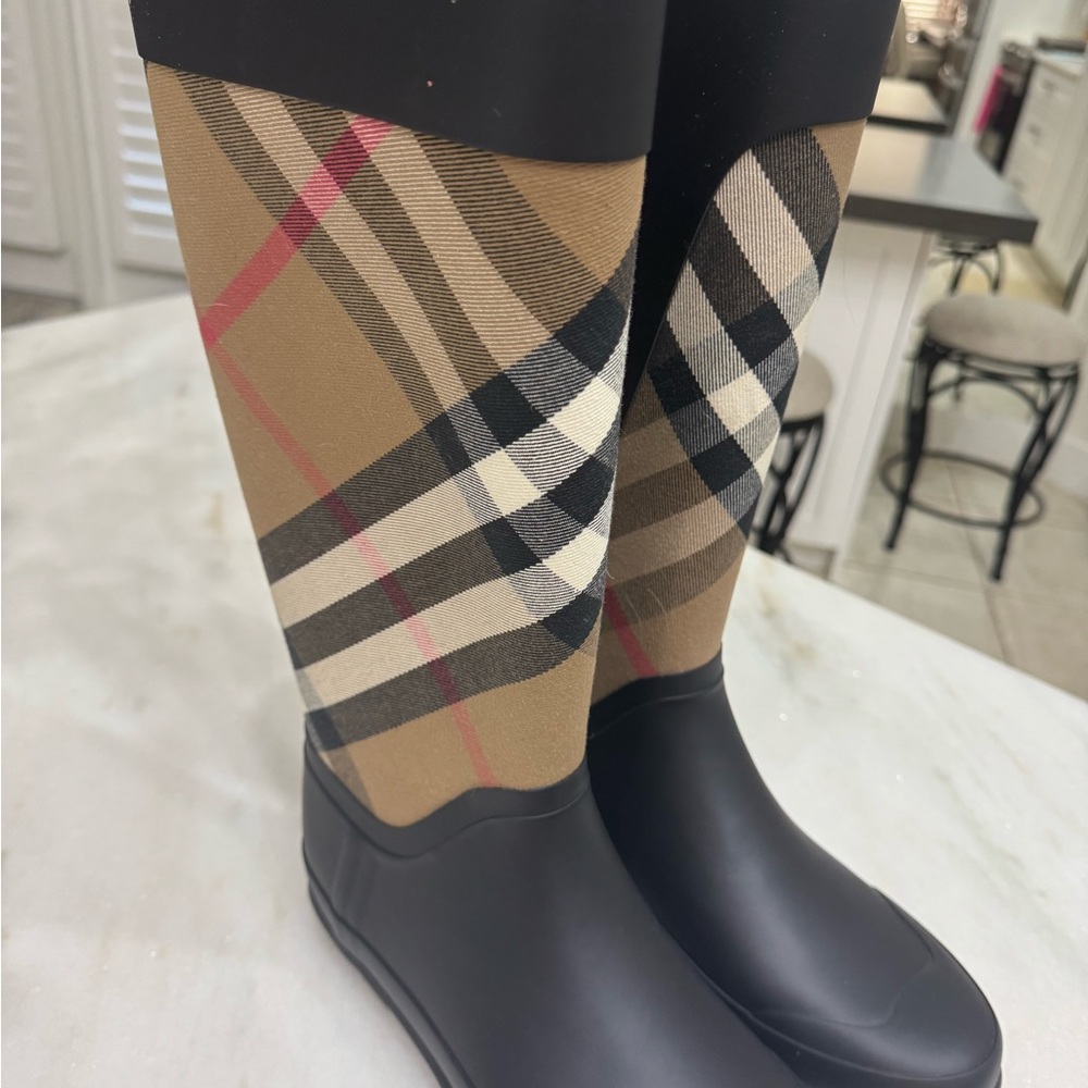 COPY - Burberry rain  and winter boots so comfortable and soft .